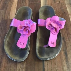 Birkenstock like Girls sandals fit like a 2